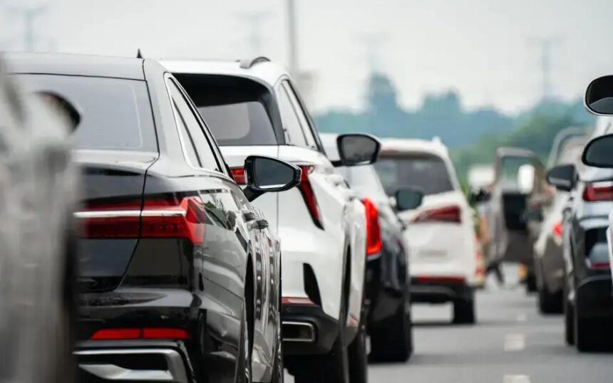 Seguro de carro atinge menor preço em 13 meses, revela estudo
