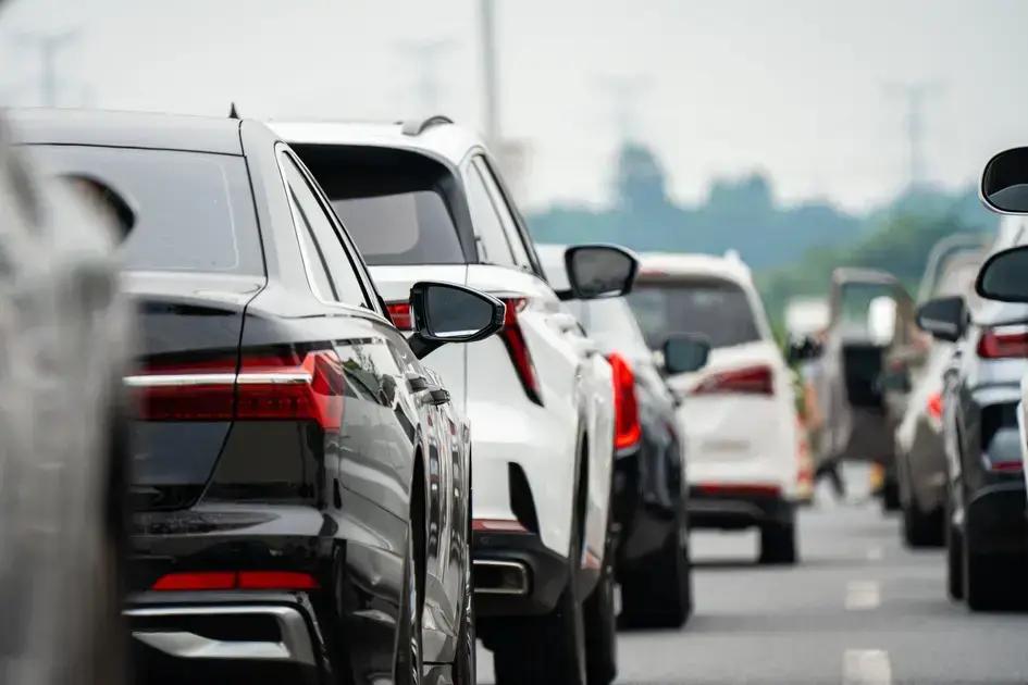 Seguro de carro atinge menor preço em 13 meses, revela estudo