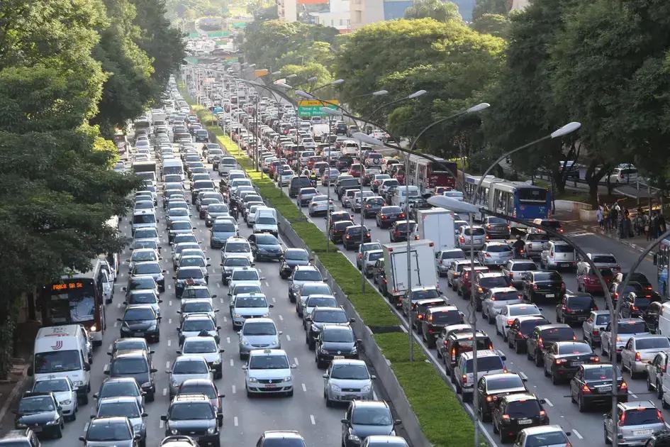 Como a proposta de 30 km/h pode impactar o seguro auto no Brasil