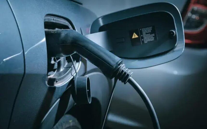 Crescimento de 300% nos planos de seguros para carros elétricos em 2025