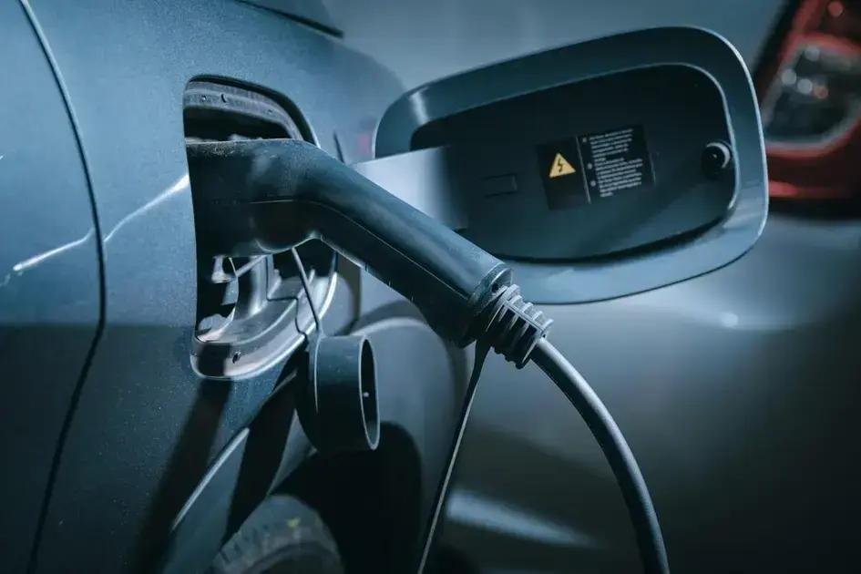 Crescimento de 300% nos planos de seguros para carros elétricos em 2025