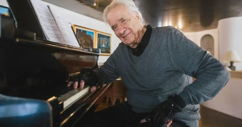 Maestro João Carlos Martins é reconhecido por sua trajetória extraordinária