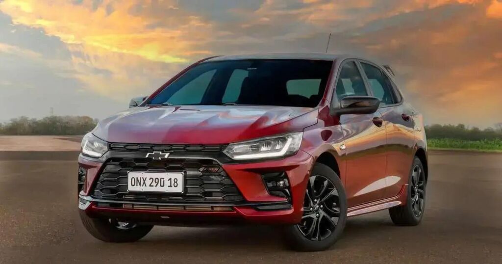 Queda nos preços dos seguros do Chevrolet Onix e VW Polo em agosto