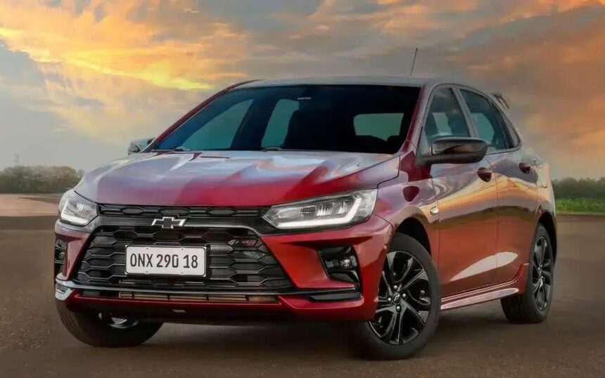 Queda nos preços dos seguros do Chevrolet Onix e VW Polo em agosto