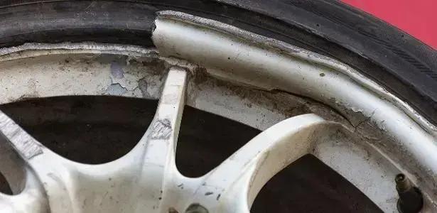 Como o seguro contra buracos protege rodas e pneus de danos