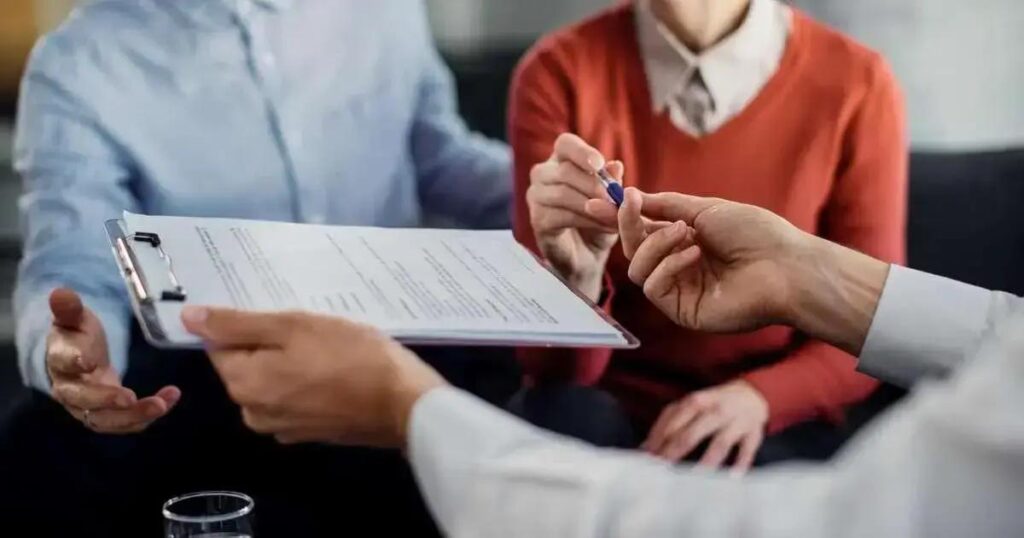 Seguradoras adotam modelos híbridos e apostam em mercados privados em 2025