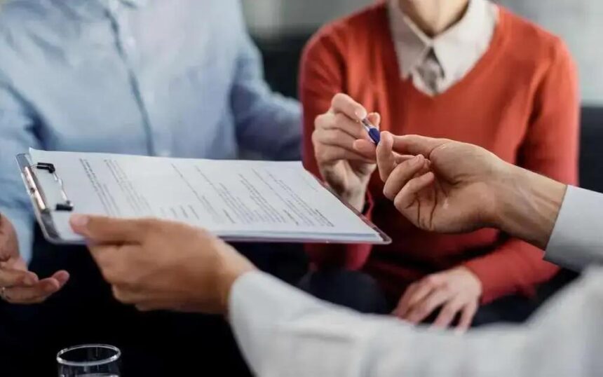 Seguradoras adotam modelos híbridos e apostam em mercados privados em 2025